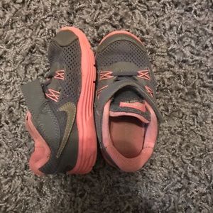 Nike toddler tennis shoes